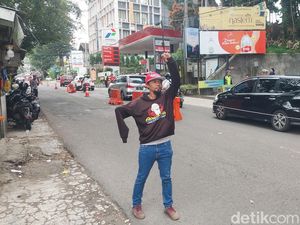 Semringah Ayi di Momen Libur Lebaran, Lahan Parkir Selalu Ramai