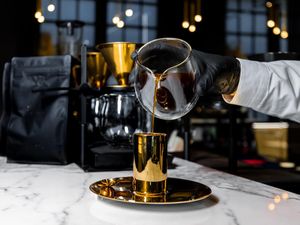 5 Fakta Kafe Kopi Termahal di London, Viral dengan Alat Serba Emas 5 Fakta Kafe Kopi Termahal di London, Viral dengan Alat Serba Emas