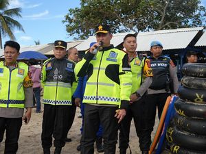 Kapolda Banten Pantau Tempat Wisata Anyer hingga One Way Arus Balik Lebaran Kapolda Banten Pantau Tempat Wisata Anyer hingga One Way Arus Balik Lebaran