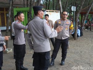 Kapolres Probolinggo Kota Cek Keamanan Pantai Selama Arus Balik Lebaran Kapolres Probolinggo Kota Cek Keamanan Pantai Selama Arus Balik Lebaran