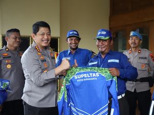 Kapolresta Solo Beri Sembako dan Seragam Wujud Apresiasi untuk Supeltas Kapolresta Solo Beri Sembako dan Seragam Wujud Apresiasi untuk Supeltas