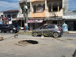Munculnya Lubang Jalan Berukuran 2 Meter di Bekas Lokasi Proyek Pemkot Medan