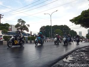 Hati-hati Pemudik, Pantura Cirebon Basah Akibat Hujan Hati-hati Pemudik, Pantura Cirebon Basah Akibat Hujan