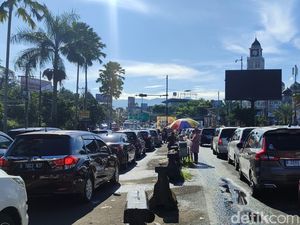 Video: One Way Arah Puncak Pagi Ini, Lalin Padat Merayap Video: One Way Arah Puncak Pagi Ini, Lalin Padat Merayap