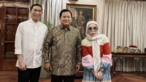 7 Foto Terbaru Melly Goeslaw yang Bikin Pangling, Seperti Beda Orang