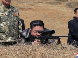 Kim Jong Un Uji Coba Senapan Sniper Baru Saat Kunjungi Pasukan Korut