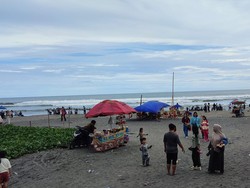Wisatawan Keluhkan Dugaan Pungli di Pantai Apra Cianjur