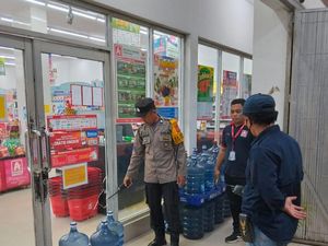 Pengantar Jenazah di Makassar Lempari Batu Minimarket-Aniaya Driver Ojol Pengantar Jenazah di Makassar Lempari Batu Minimarket-Aniaya Driver Ojol
