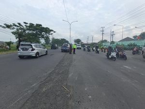 Kecelakaan Karambol Libatkan 5 Kendaraan di Karanganyar Kecelakaan Karambol Libatkan 5 Kendaraan di Karanganyar