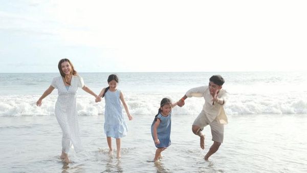 Potret Happy Family Sarwendah Saat Liburan di Bali