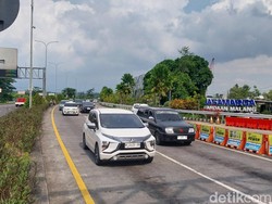 Hari Keenam Lebaran, Simpang Karanglo Malang Ramai Lancar