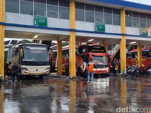 Arus Balik di Terminal Purabaya Mulai Terasa, Penumpang Terus Hilir Mudik Arus Balik di Terminal Purabaya Mulai Terasa, Penumpang Terus Hilir Mudik