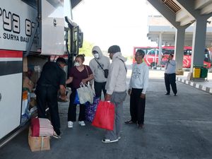 Suasana Arus Balik Lebaran 2025 di Terminal Mengwi Bali