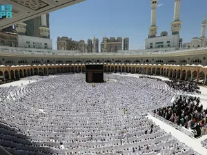 Suasana Salat Jumat Pertama setelah Ramadan di Masjidil Haram Suasana Salat Jumat Pertama setelah Ramadan di Masjidil Haram