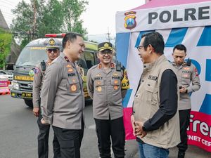 Wakapolda Jatim Tinjau Pos Tim Urai, Pastikan Wisatawan Kota Batu Aman-Nyaman Wakapolda Jatim Tinjau Pos Tim Urai, Pastikan Wisatawan Kota Batu Aman-Nyaman