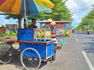 Keuntungan Pedagang Rujak di Mataram Naik Saat Libur Lebaran 2025 Keuntungan Pedagang Rujak di Mataram Naik Saat Libur Lebaran 2025
