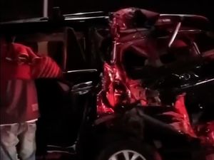 Video: 7 Kendaraaan Terlibat Kecelakaan Beruntun saat One Way di Tol Solo-Semarang Video: 7 Kendaraaan Terlibat Kecelakaan Beruntun saat One Way di Tol Solo-Semarang