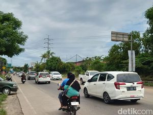 Jalur Wisata Anyer Ramai di Penghujung Libur Lebaran Jalur Wisata Anyer Ramai di Penghujung Libur Lebaran