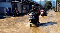 Kondisi Jalan Cikancung Bandung Terendam Banjir