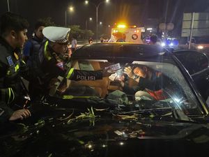 Fakta-fakta BMW Terjun dari Tol Belum Jadi gegara Google Maps Fakta-fakta BMW Terjun dari Tol Belum Jadi gegara Google Maps