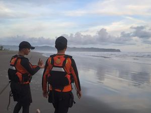 3 Bocah Terseret Ombak di Pantai Karangpakis Cilacap, 2 Selamat-1 Hilang