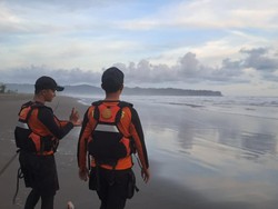 3 Bocah Terseret Ombak di Pantai Karangpakis Cilacap, 2 Selamat-1 Hilang