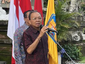 Koster Bakal Sanksi Desa Adat hingga Perusahaan Tak Batasi Plastik Sekali Pakai Koster Bakal Sanksi Desa Adat hingga Perusahaan Tak Batasi Plastik Sekali Pakai
