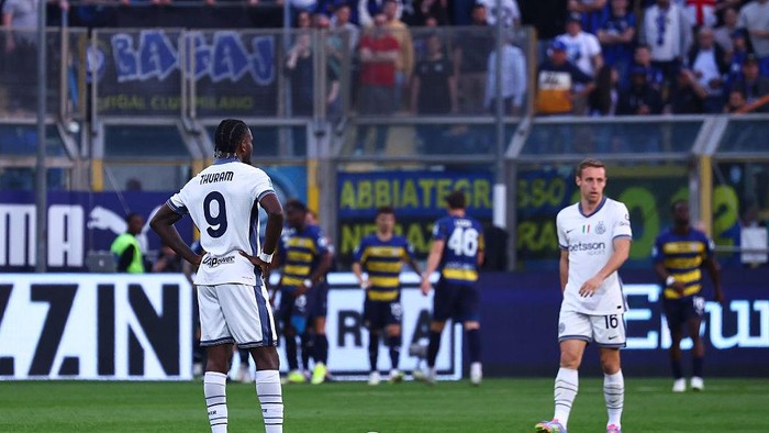 PARMA, ITALY - APRIL 05: Marcus Thuram of FC Internazionale shows his dejection during the Serie A match between Parma and FC Internazionale at Stadio Ennio Tardini on April 05, 2025 in Parma, Italy. (Photo by Luca Amedeo Bizzarri/Getty Images)