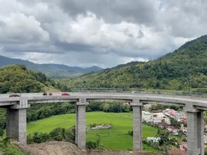 Video: Elevated Tompo Ladang Maros, Destinasi Dadakan Pemudik yang Istirahat Video: Elevated Tompo Ladang Maros, Destinasi Dadakan Pemudik yang Istirahat
