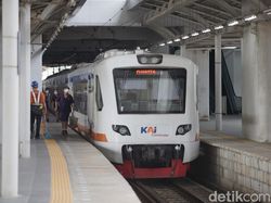 Mobil Tertemper Kereta di Stasiun Poris-Kalideres, Jalur KRL Dilalui Bergantian