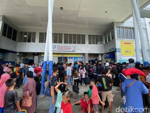 Video: Puncak Arus Balik, Pelabuhan Parepare Dipenuhi Pemudik Video: Puncak Arus Balik, Pelabuhan Parepare Dipenuhi Pemudik