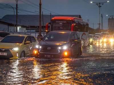 Penampakan Banjir Rob Genangi Jalur Mudik Pantura Demak