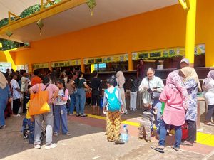 Libur Lebaran Segera Usai, Kebun Binatang Ragunan Masih Ramai Pengunjung