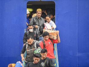 Potret Arus Balik Lebaran di Pelabuhan Samarinda Potret Arus Balik Lebaran di Pelabuhan Samarinda