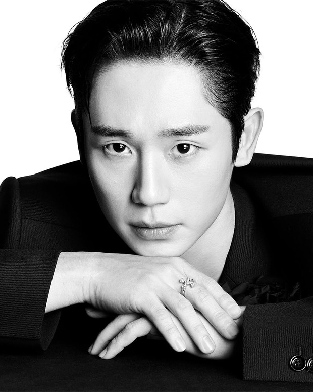 Potrret Jung Hae In sebagai brand ambassador Dolce & Gabbana