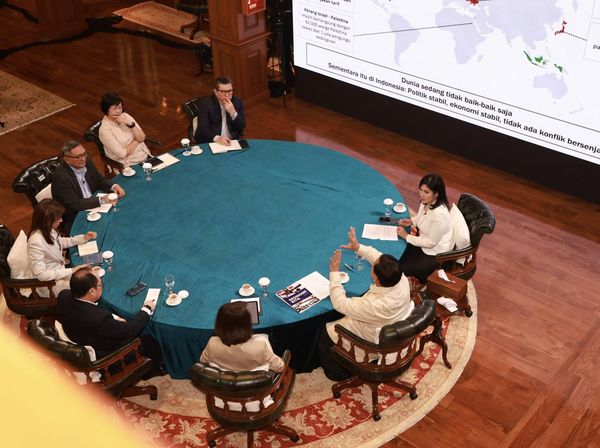 Momen Prabowo Bareng 6 Pemred Diskusi di Meja Bundar Hambalang