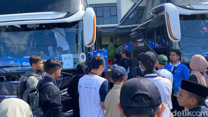 Ratusan warga Garut balik ke perantauan Ratusan warga Garut balik ke perantauan