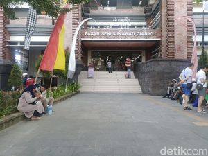 Pusat Oleh-oleh di Bali Ramai Pengunjung, tapi... Pusat Oleh-oleh di Bali Ramai Pengunjung, tapi...