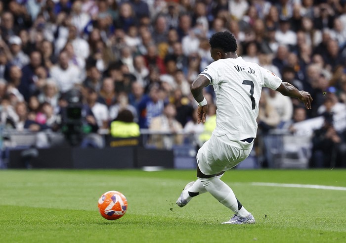 Vinicius Jr Soccer Football - LaLiga - Real Madrid v Valencia - Santiago Bernabeu, Madrid, Spain - April 5, 2025 Real Madrid's Vinicius Junior misses a penalty kick REUTERS/Juan Medina
