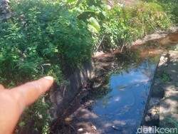 Warga Keluhkan Limbah TPA Troketon Klaten Cemari Saluran, Ini Solusi Pemkab