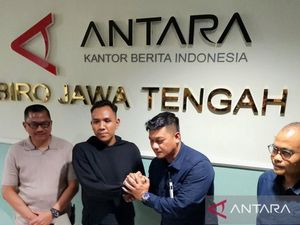 Ke Kantor Antara Semarang, Ipda Endry Minta Maaf Pukul Wartawan Ke Kantor Antara Semarang, Ipda Endry Minta Maaf Pukul Wartawan