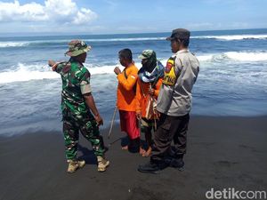 Tragedi Pantai Paseban: Ayah Tewas Terseret Ombak Saat Selamatkan Anak Tragedi Pantai Paseban: Ayah Tewas Terseret Ombak Saat Selamatkan Anak