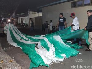 Bikin Kaget! Balon Udara Sepanjang 6 Meter Jatuh di Kraguman Klaten Bikin Kaget! Balon Udara Sepanjang 6 Meter Jatuh di Kraguman Klaten