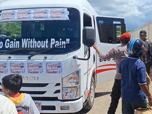 Polisi Sediakan Bus Gratis Saat Arus Balik di Rote Ndao Polisi Sediakan Bus Gratis Saat Arus Balik di Rote Ndao