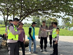 Kapolsek Polanharjo Mediasi Kasus Helm Milik Wisatawan Hilang