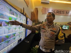 Hari Terakhir Cuti Bersama, Lalin Simpang Karanglo Malang Landai