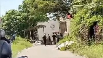 Petasan Picu Perang Busur di Makassar: Dua Kubu Warga Tallo Bentrok! Petasan Picu Perang Busur di Makassar: Dua Kubu Warga Tallo Bentrok!