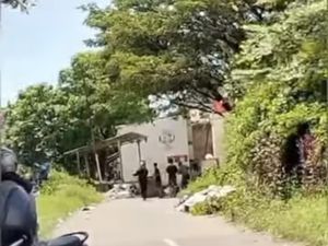 Tawuran 2 Kelompok Warga di Tallo Makassar gegara Petasan, 10 Busur Disita