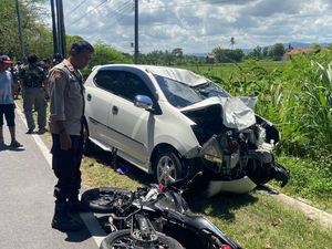 Adu Banteng Motor Vs Mobil di Jalan Parangtritis, ABG Asal Sragen Tewas Adu Banteng Motor Vs Mobil di Jalan Parangtritis, ABG Asal Sragen Tewas