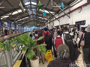 Hari Terakhir Cuti Lebaran, 9.245 Penumpang Turun di Stasiun Pasar Turi Hari Terakhir Cuti Lebaran, 9.245 Penumpang Turun di Stasiun Pasar Turi